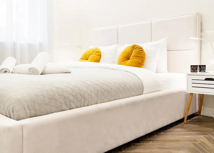 HOUSEHOST : Sarego Street