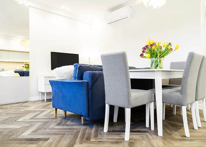 HOUSEHOST : Sarego Street